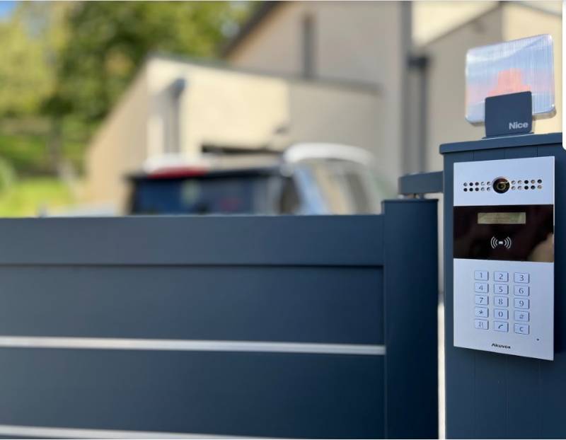 Interphone et visiophone avec écran tactile et caméra pour les maisons, les copropriétés et les entreprises