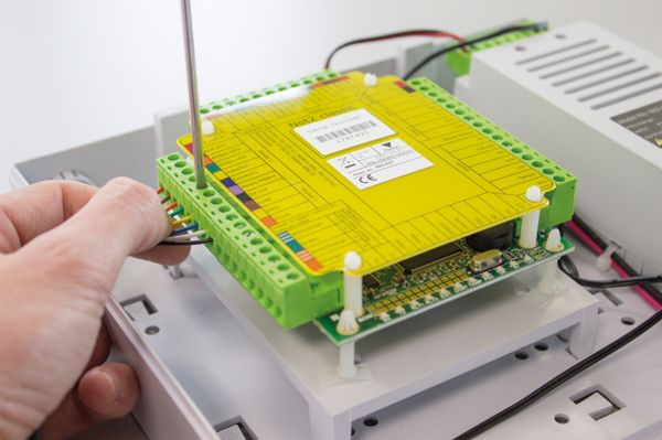 Une solution de contrôle d'accès et de sécurité intelligente pour votre bâtiment - Paxton Net2 Plus